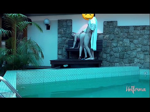 ❤️ Bòs envite sèvant nan pisin lan, men li pa t 'kapab reziste yon cho Videyo sèks nan nou % ht.xxx-wow-net.ru% ❌❤